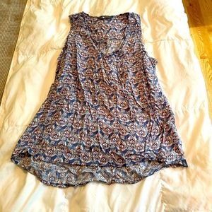 North Face sleeveless top, size large. Super comfy!